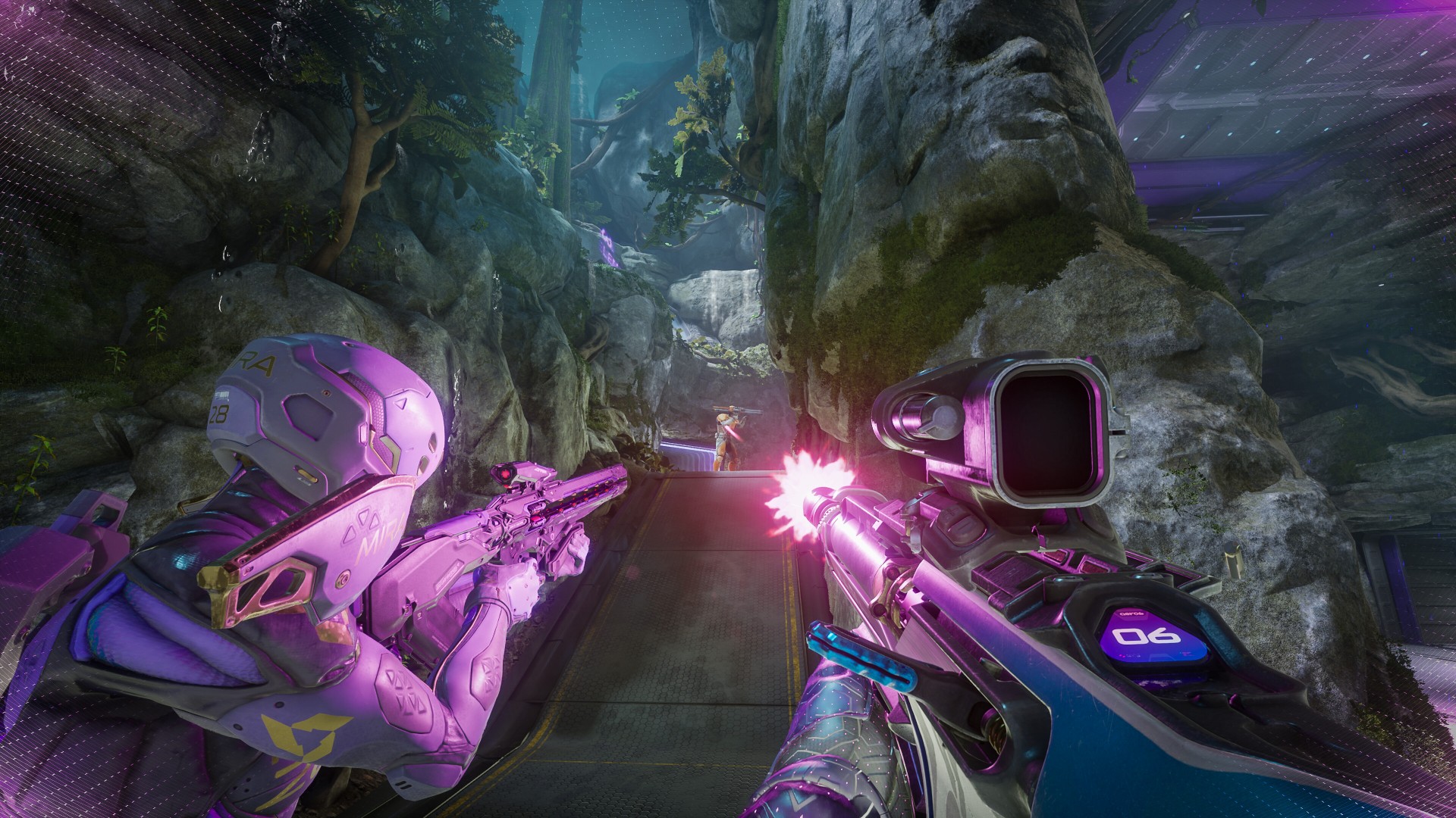 Splitgate 2'deki bir silahlı çatışmanın birinci şahıs bakış açısı.