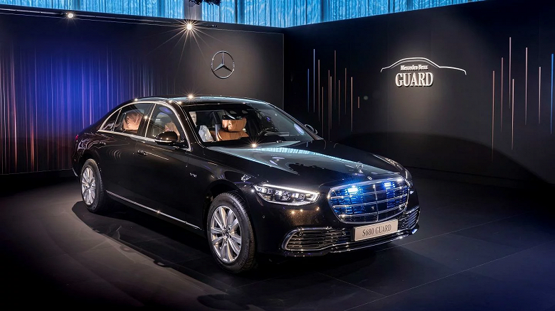 Aurus'umuz var: NAMI artık 59 milyon ruble karşılığında zırhlı bir Mercedes-Benz S680 Guard 4Matic satın almıyor. İhalenin yanlışlıkla hükümetin satın alma web sitesinde yayınlandığı iddia edildi