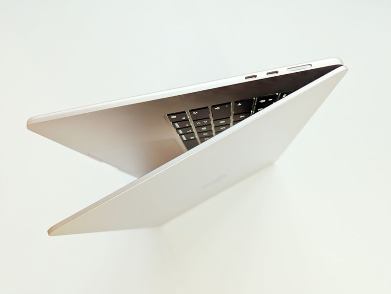 Apple MacBook Air M3 15'' dizüstü bilgisayar, Ph. Moctar KANE.