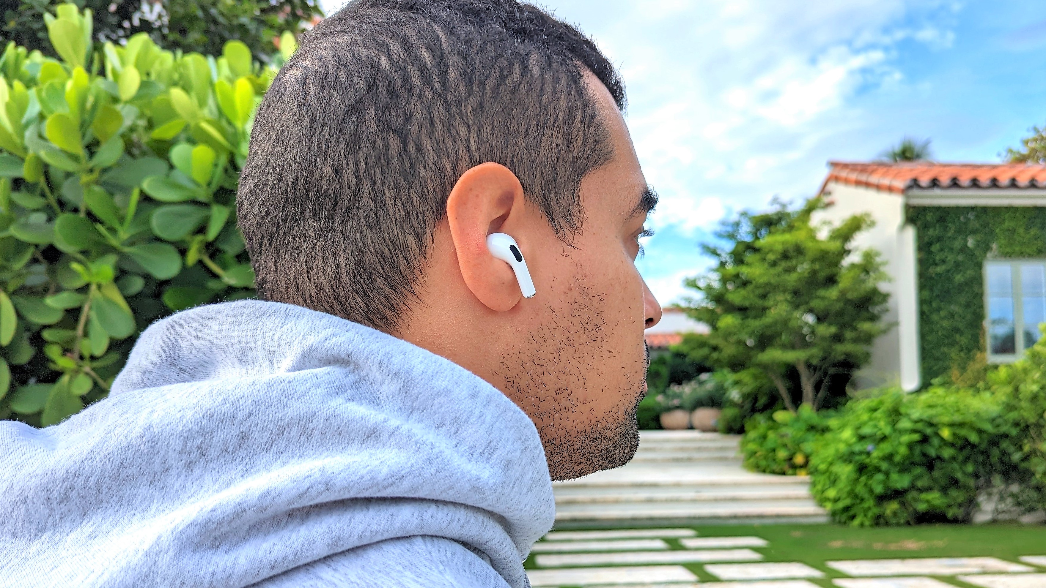 İncelemecimiz AirPods Pro 2 ile çalışıyor