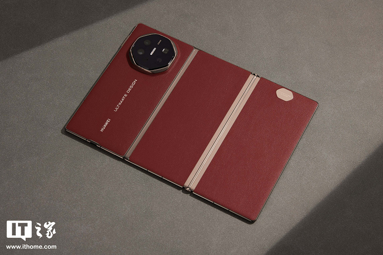 Ne Apple'ın, ne Samsung'un ne de Xiaomi'nin böyle bir akıllı telefonu yok. Üçe katlanabilir Huawei Mate XT Extraordinary Master'ın satışları başladı