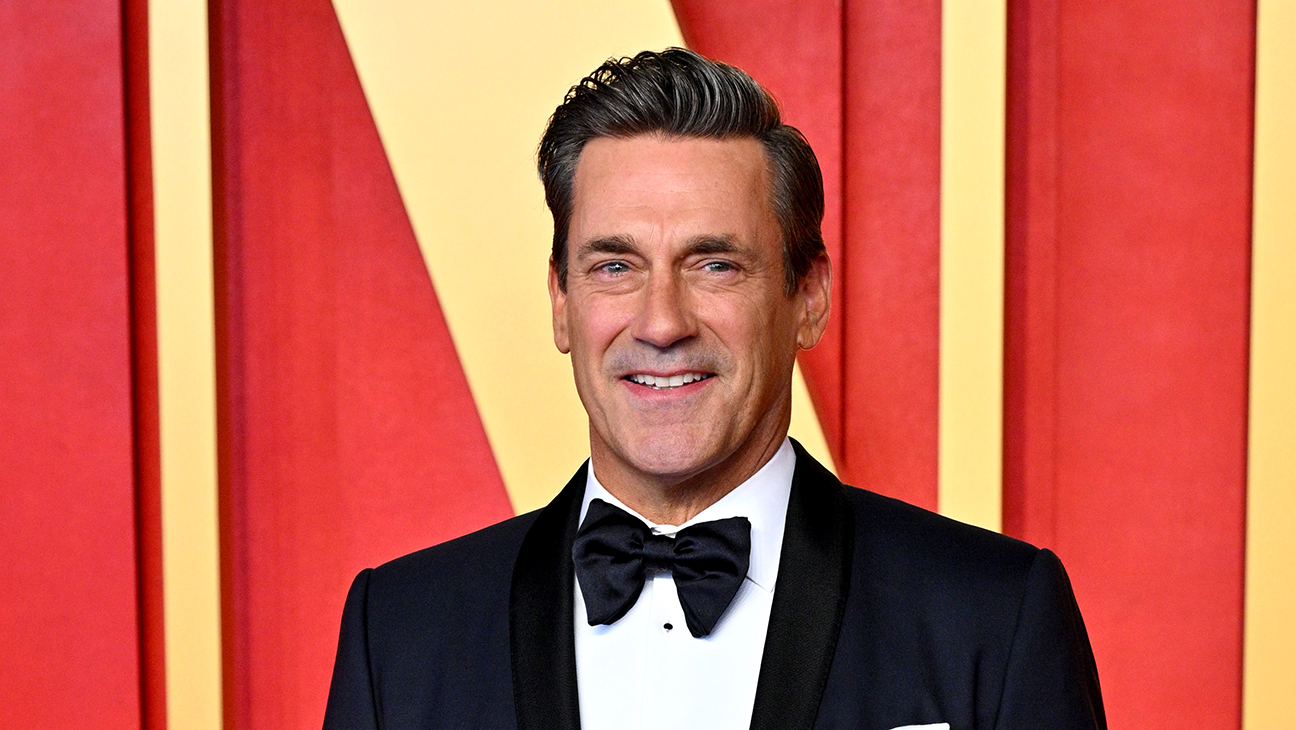 Jon Hamm, 10 Mart 2024'te Beverly Hills, Kaliforniya'daki Wallis Annenberg Sahne Sanatları Merkezi'nde Radhika Jones tarafından düzenlenen 2024 Vanity Fair Oscar Partisi'ne katıldı.