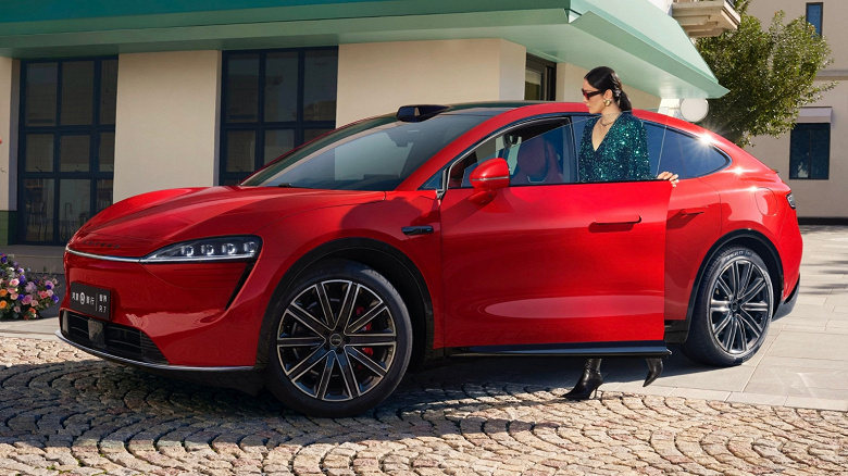 Tesla Model Y ve BMW X6'dan daha istikrarlı ve verimli. Luxeed R7 Chery ve Huawei tarafından sunuldu