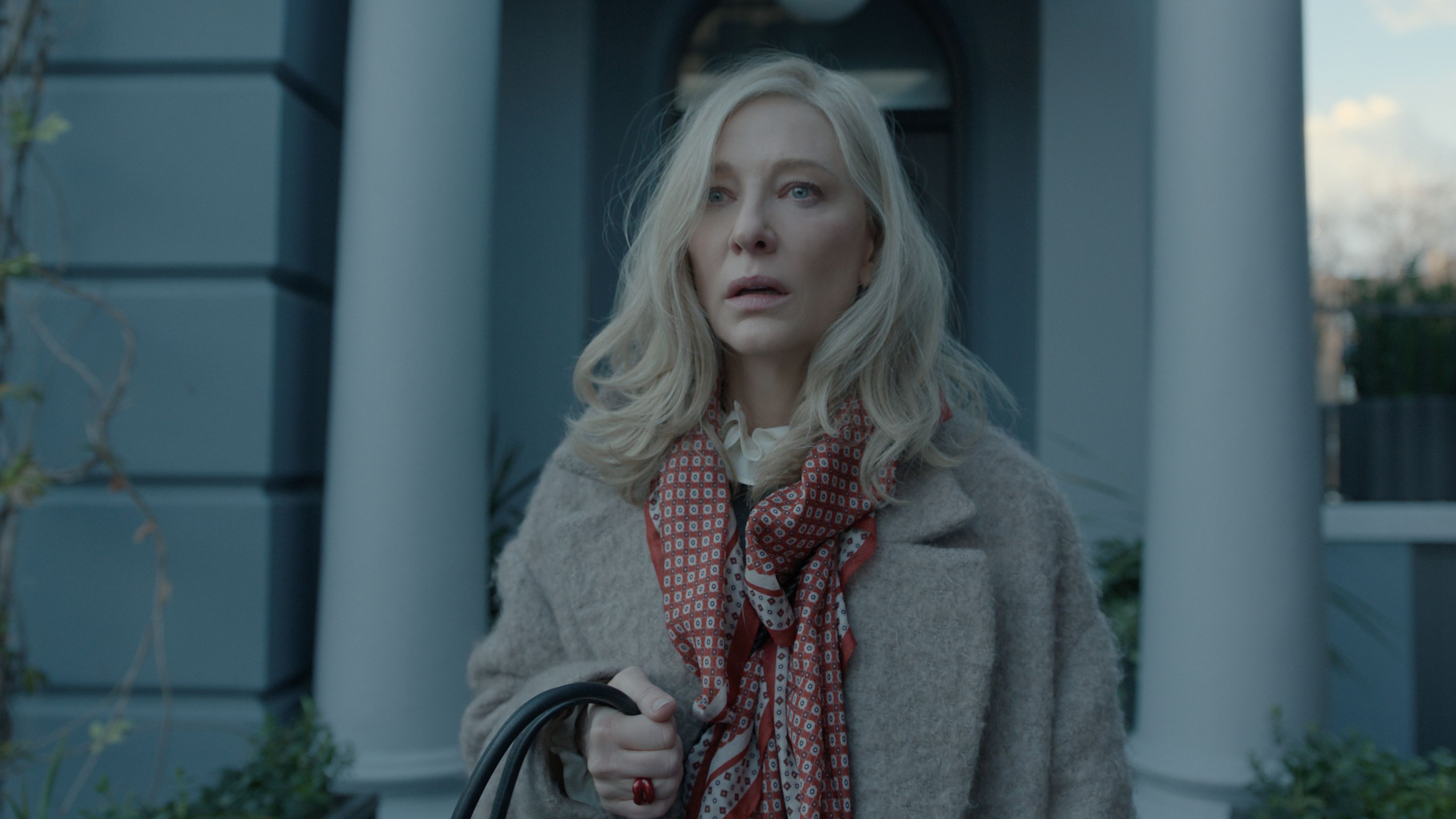 Catherine (Cate Blanchett) Apple TV Plus gerilim filminde şok içinde görünüyor 