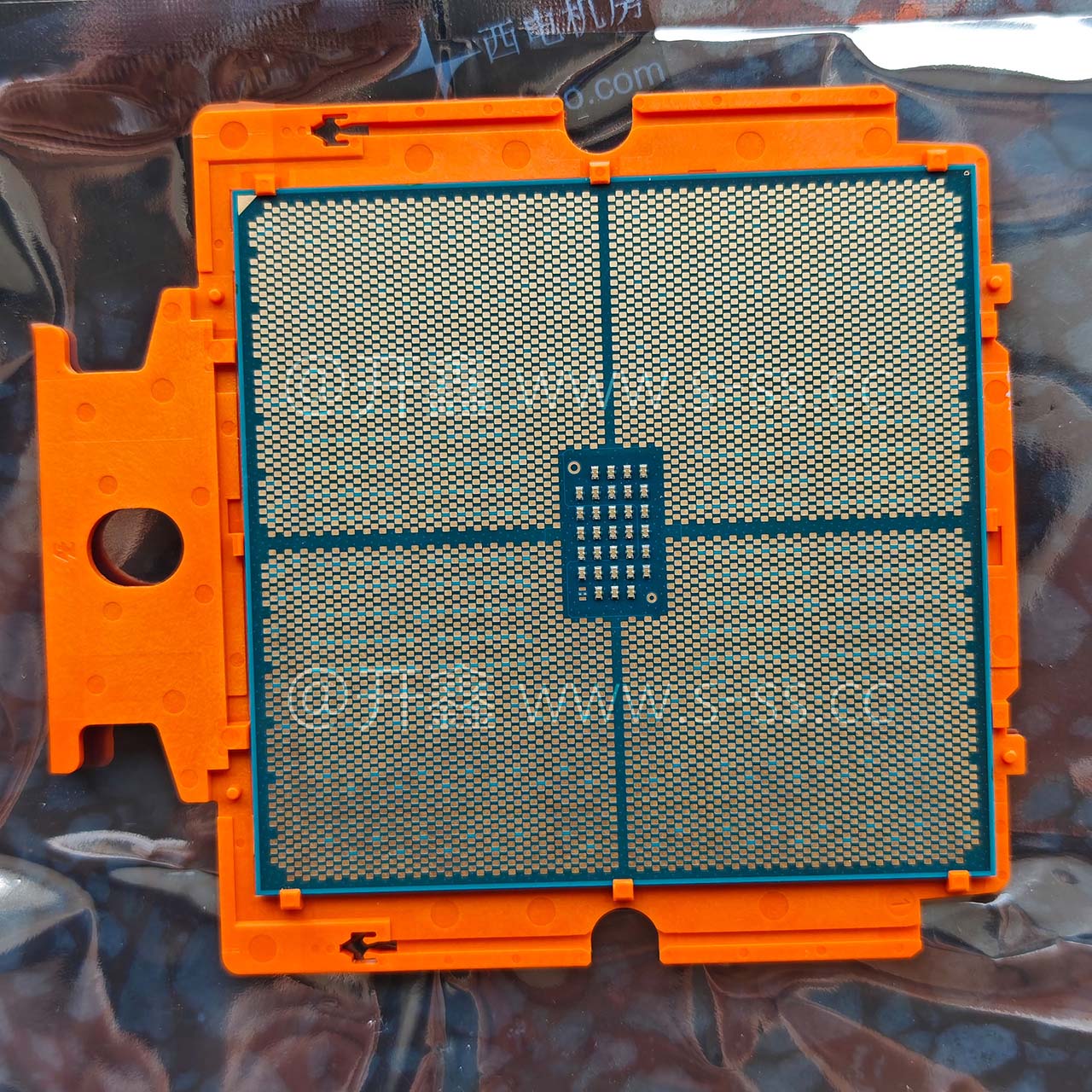 AMD'nin iddia edilen EPYC 9655'i