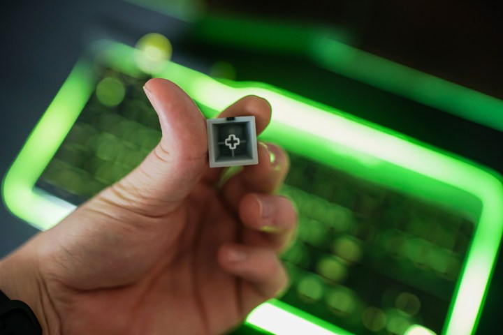 Hyte Keeb TKL için anahtar kapakları.