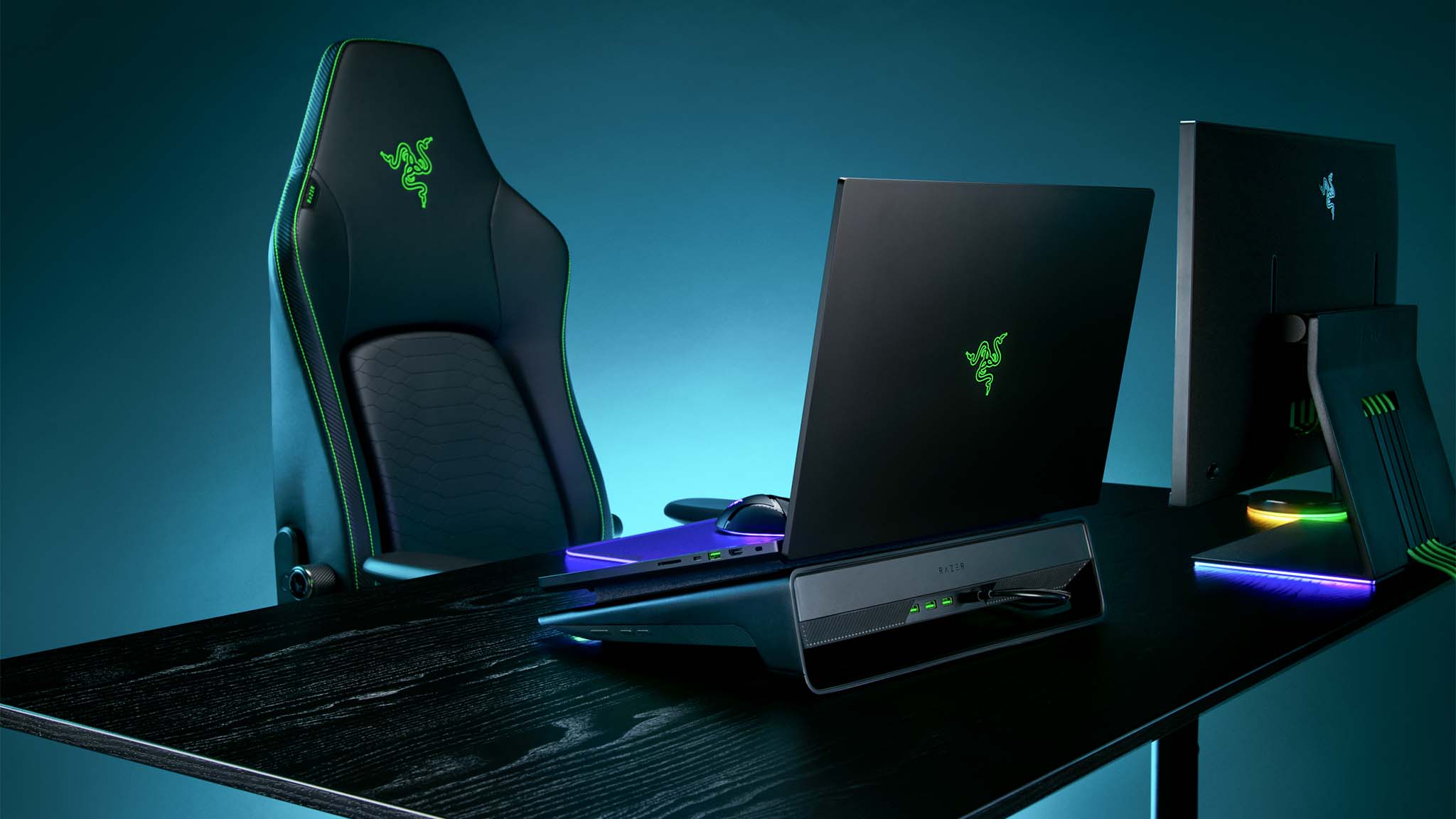 Razer Dizüstü Bilgisayar Soğutma Pedi kullanılıyor.