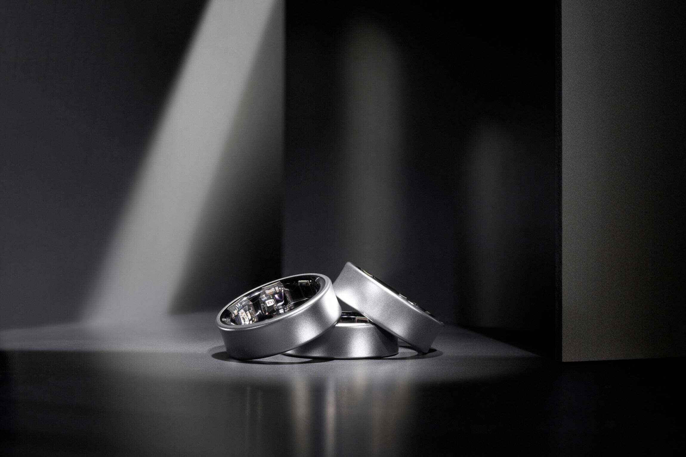 Samsung Galaxy Ring'in resmi görseli