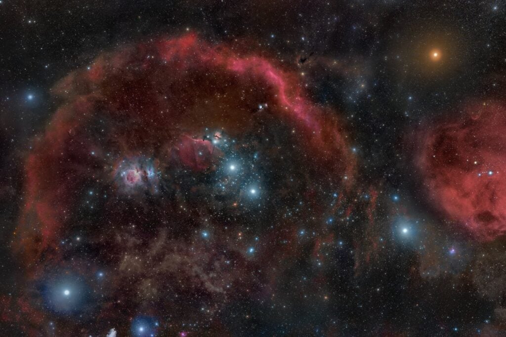 Orion takımyıldızındaki Betelgeuse (sağ üstteki turuncu nokta).