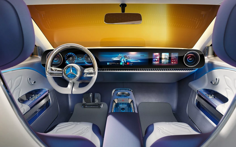 Yeni Mercedes-Benz CLA, Tesla Model 3 ile yarışıyor. Elektrikli otomobil sevmeyenler hibrit tercih edebilir