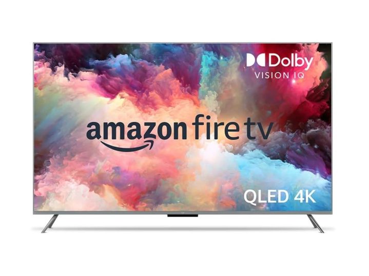 Amazon'un Fire TV'si 65 inçlik Omni QLED reklam ekranında.