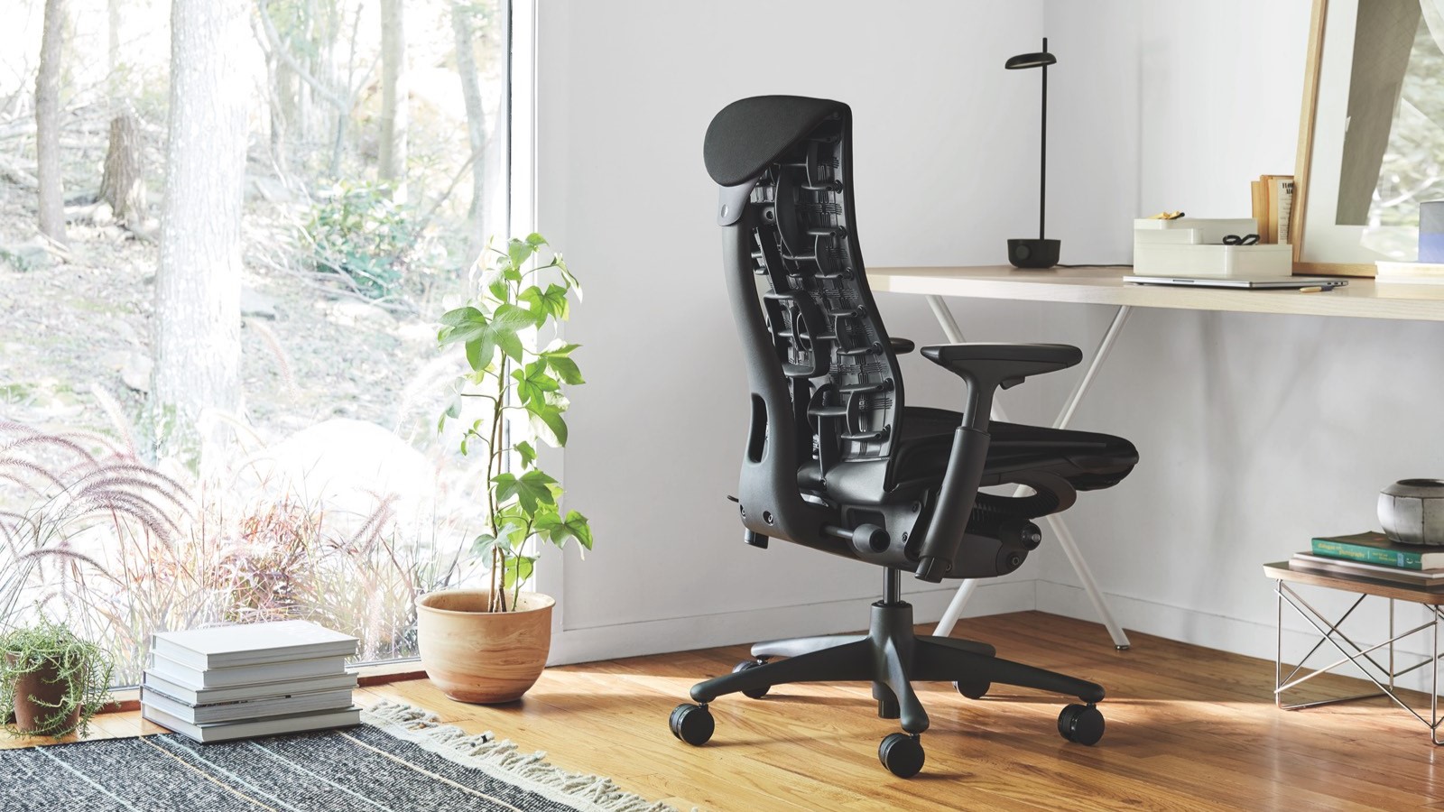 Herman Miller Ev ofisinde vücut buluyor