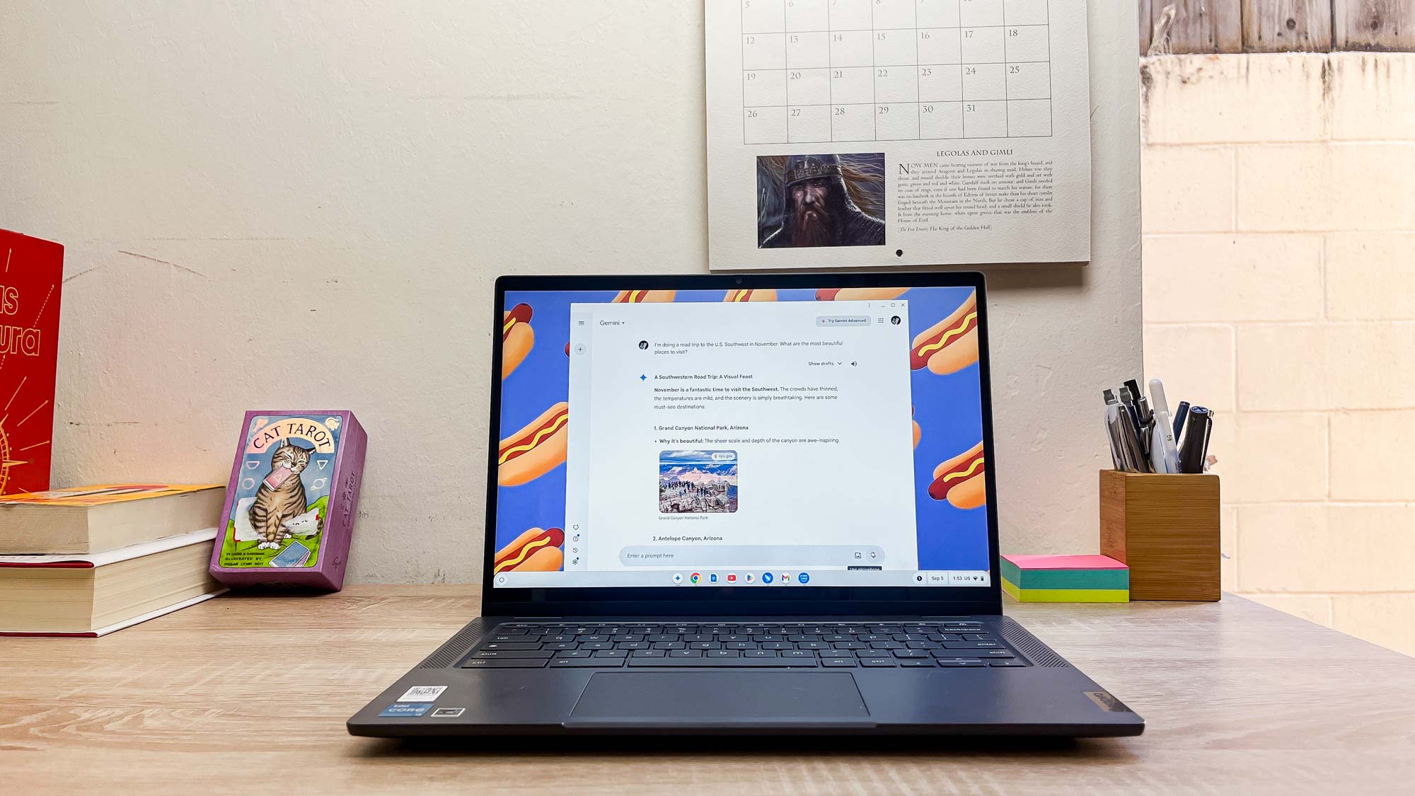 Masa üzerinde Lenovo Flex 5i Chromebook Plus inceleme ünitesi