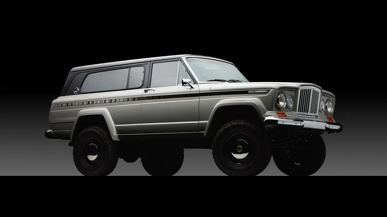 1975 Jeep Cherokee'nin 6,4 litrelik Hemi V8, klima kontrolü ve modern ses sistemiyle donatılmış restomodu tanıtıldı