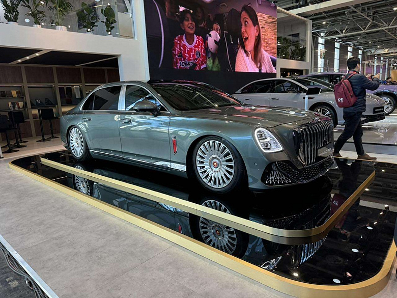 Bentley ve Mercedes-Maybach'ın değiştirilmesi: Hongqi Guoya'nın üretim versiyonu sunuldu