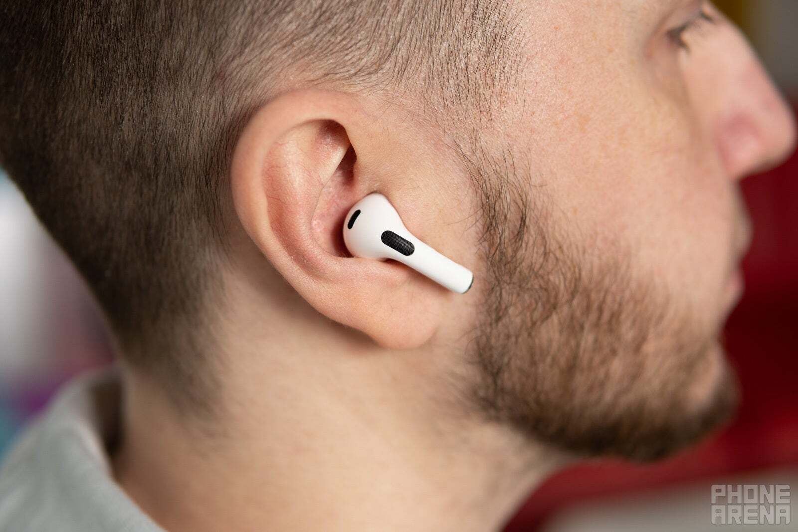 AirPods Pro 2 kullanımda (Resim kredisi - PhoneArena) - Apple'ın Frankenmonster'ından bahsedelim "bir sonraki büyük şey" – Kameralara ve yapay zekaya sahip AirPod'lar