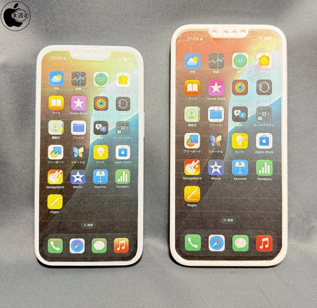 solda iPhone SE 4 maketi ve sağda iPhone SE 4 Plus maketi.