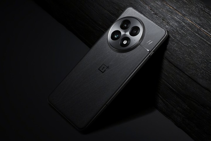 OnePlus 13'ün sızdırılmış görüntüsü.