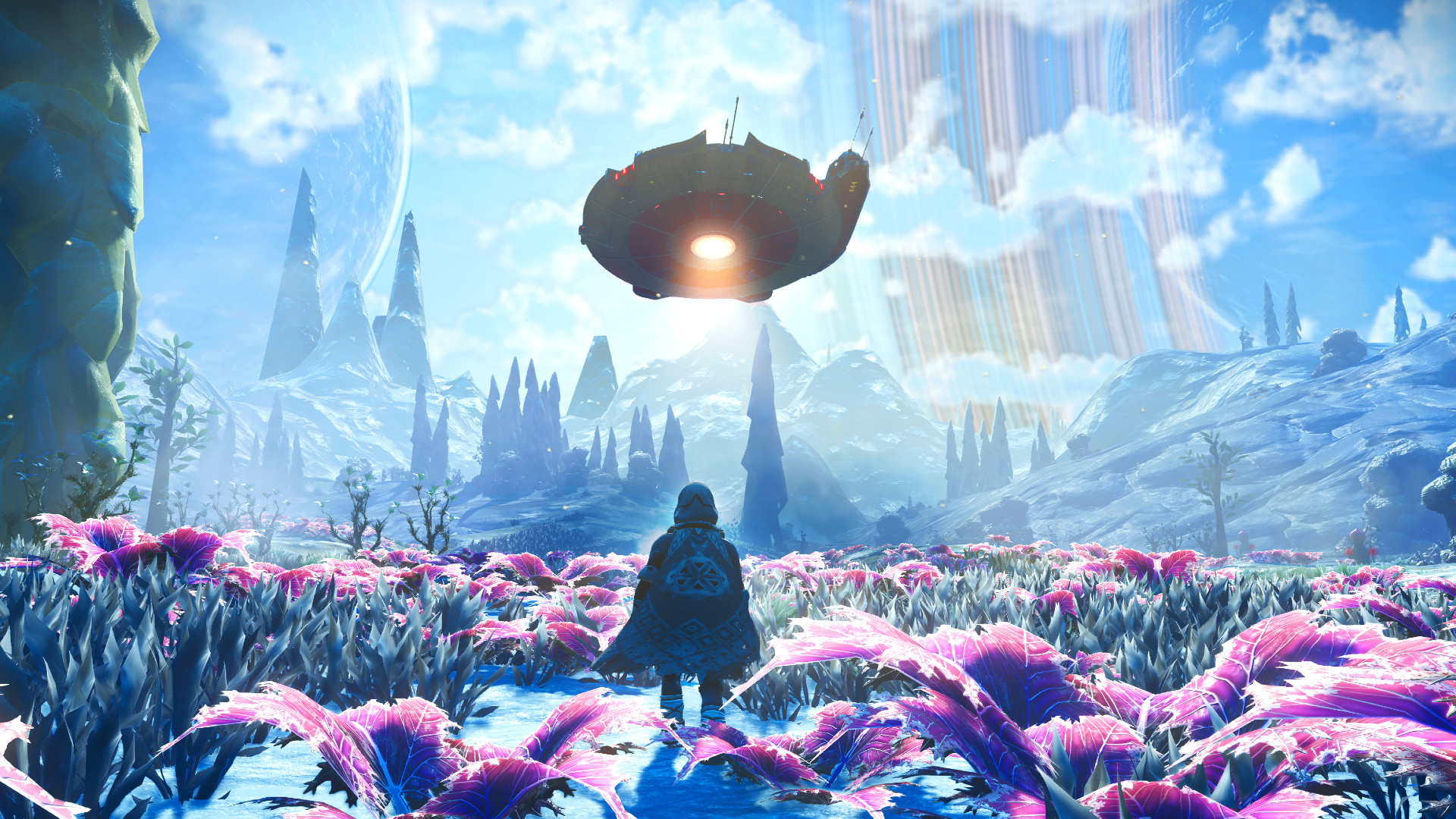 No Man's Sky güncellemesi The Cursed - Bir kişi pembe çiçeklerle dolu bir tarlada durup gökyüzündeki uçan daireye bakıyor.