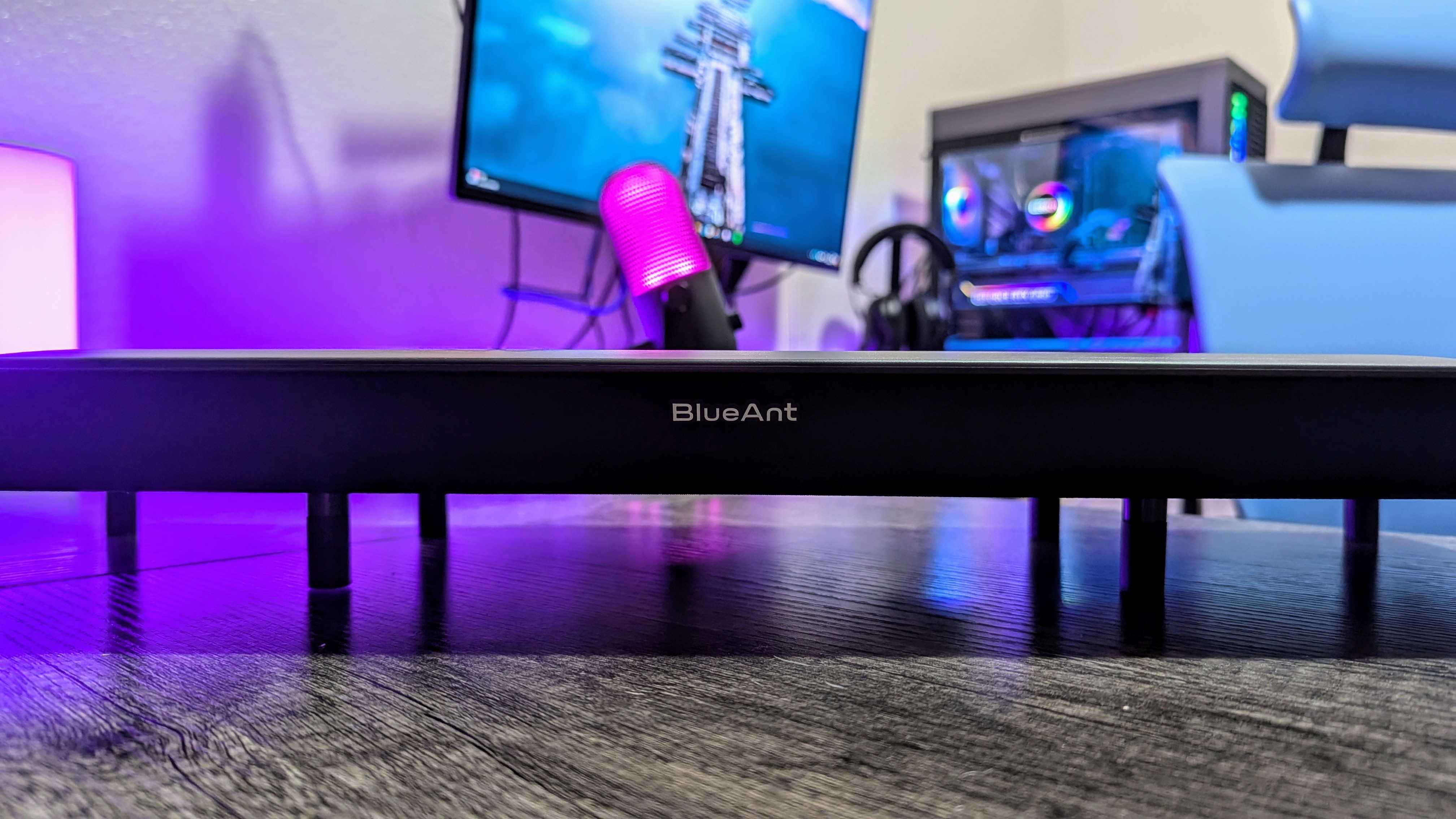 BlueAnt Soundblade Monitör Altı Soundbar'ın görüntüsü.