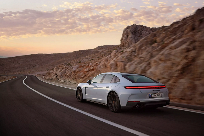 Yeni Porsche Panamera 4 E-Hybrid ve 4S E-Hybrid'in Rusya'da satışları başladı