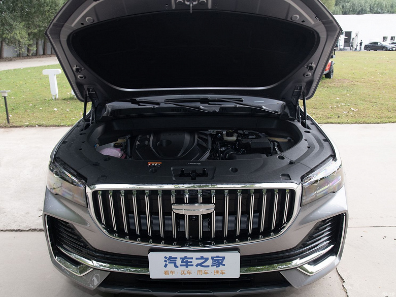 Yeni iç tasarım, 25 inç diyagonal dördüncü ekran ve 8 ileri otomatik şanzımana sahip Geely Monjaro 2025'in satışları 22 bin dolara başladı.