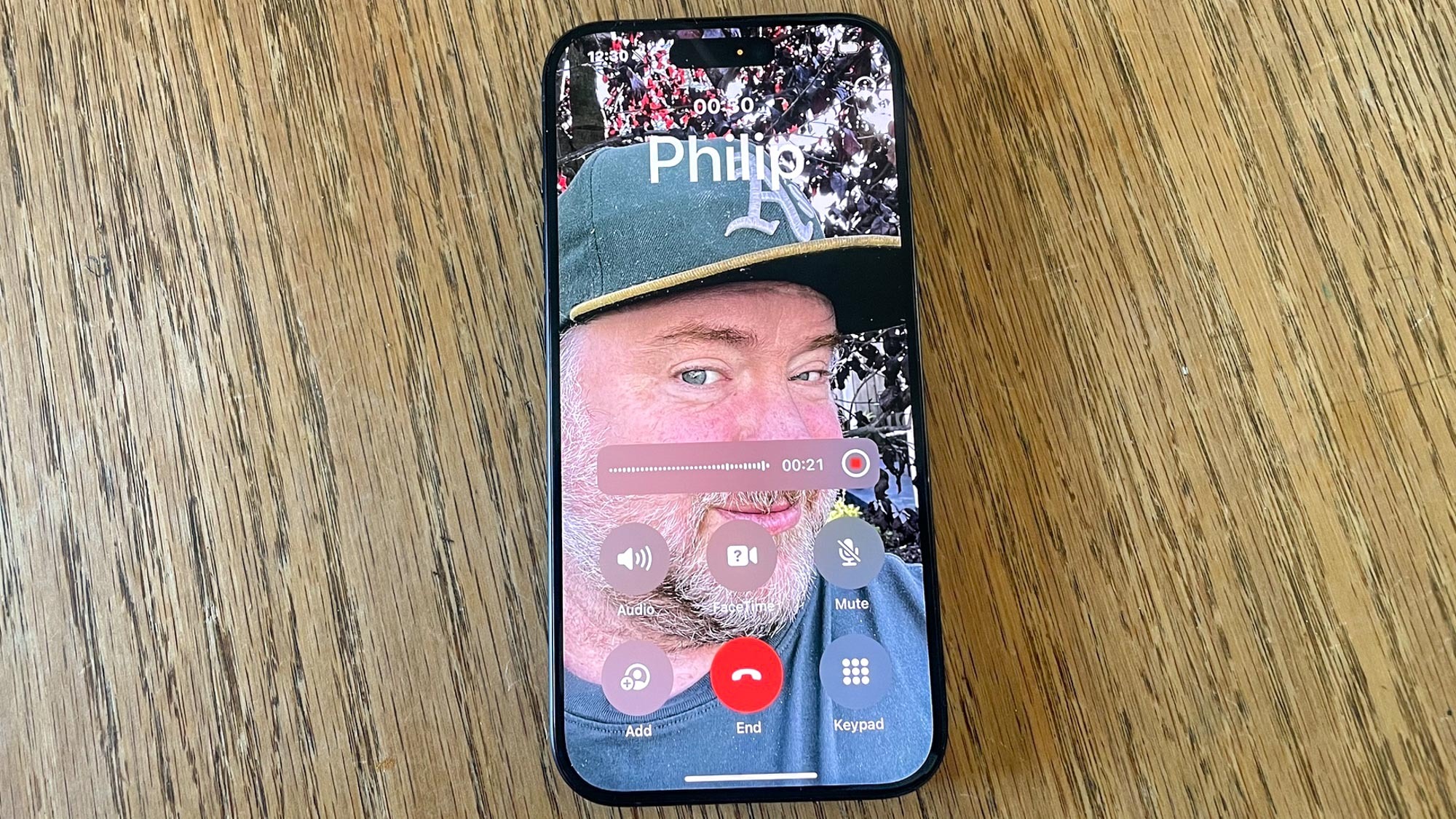 iOS 18.1 çalıştıran iPhone 15 Pro'da çağrı kaydetme özelliği