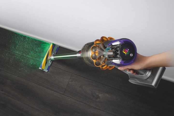 Dyson V15 Detect kablosuz elektrikli süpürgeyi lazeriyle donatıyor.