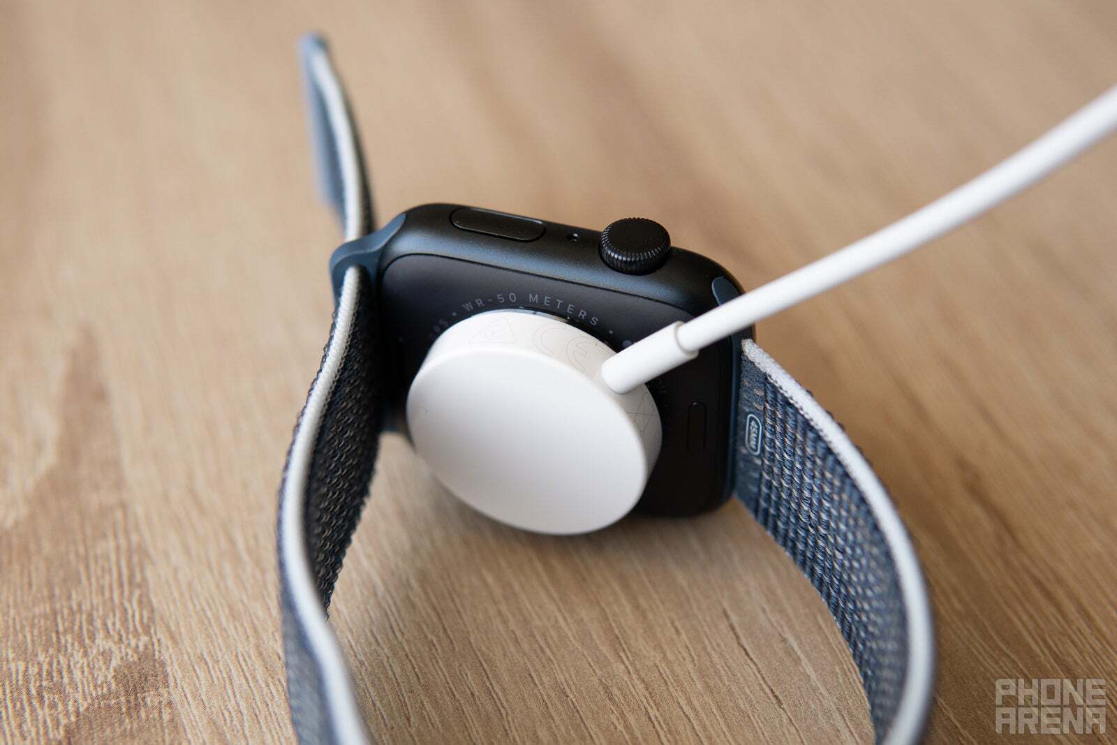 Günün sonunda, Apple Watch'unuzu sürekli şarj eden bir köle olursunuz | Resim kredisi - PhoneArena - Apple Watch'umu değiştirmek için neden bu taklit akıllı saati seçtim?
