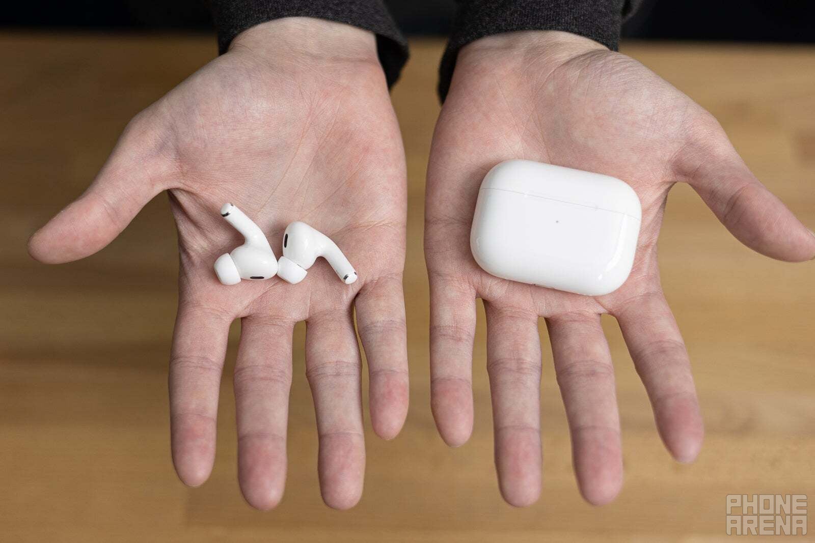 Mevcut AirPods Pro 2 (Resim kredisi - PhoneArena) - Apple'ın açık sözlü canavarından bahsedelim "bir sonraki büyük şey" – Kameralara ve yapay zekaya sahip AirPod'lar