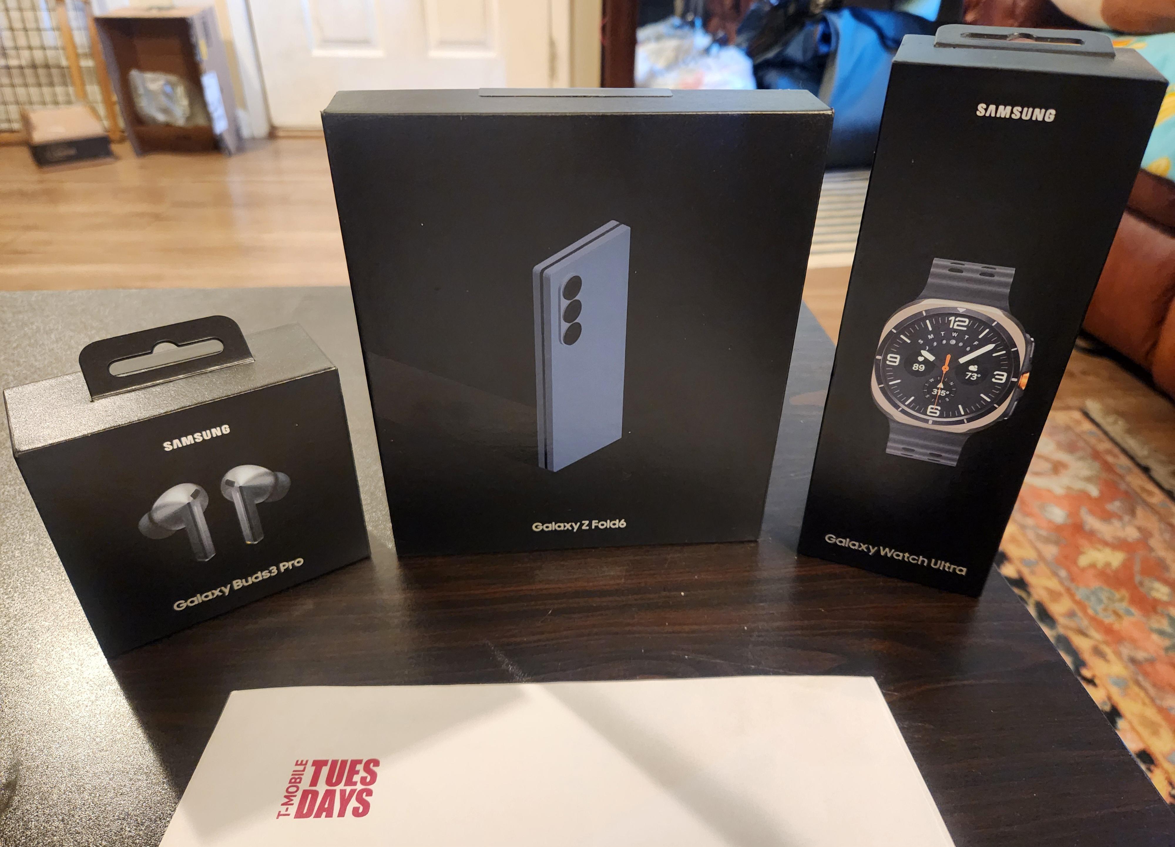 T-Mobile çekilişini kazanan, ne kazandığını gösteriyor: Galaxy Buds 3 Pro, Galaxy Z Fold 6 ve Galaxy Watch Ultra.