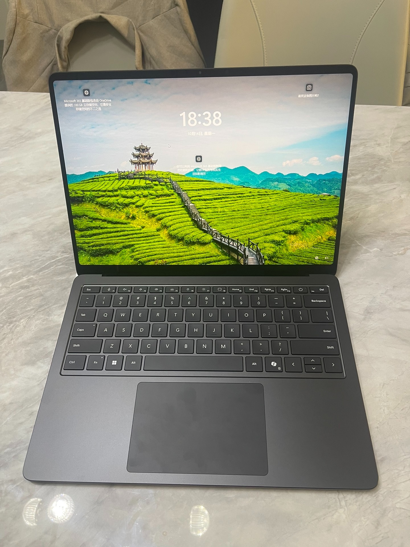 Intel Lunar Lake ile Surface Laptop prototipi