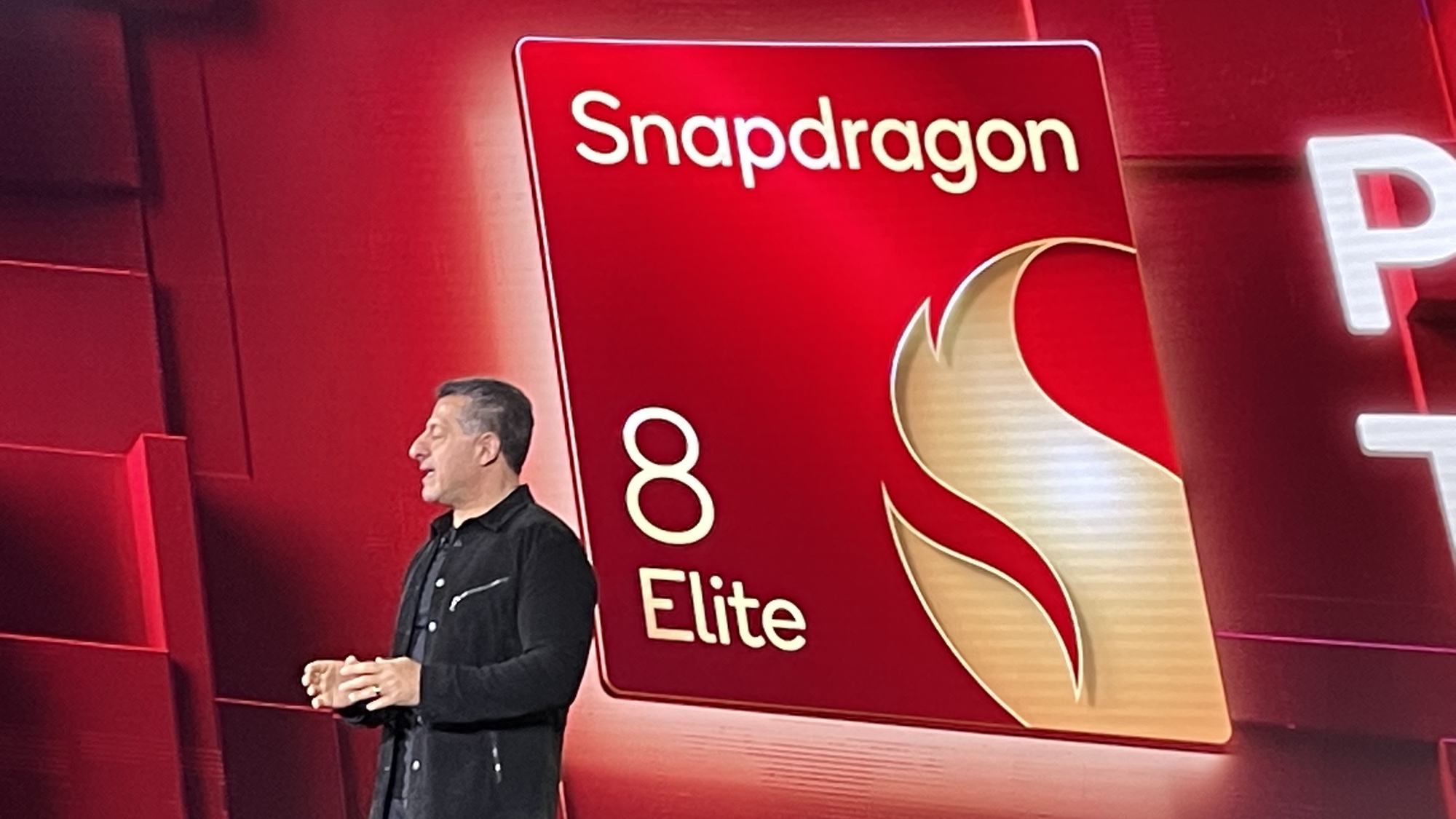 Qualcomm'dan Alex Katouzian, Snapdragon 8 Elite'i tanıtıyor