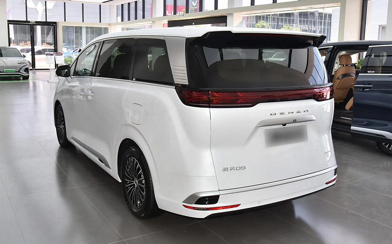 BYD ve Mercedes-Benz'den Toyota Alphard'ın bir analogu, daha güçlü ve Alphard'ın yarı fiyatına. BYD Denza D9 Rusya'da 9-10 milyon rubleye satılıyor