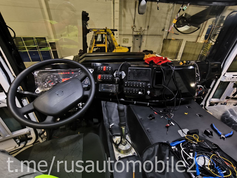 Ağır off-road Tatras'ın Rus alternatifi. Temelde yeni BAZ kamyonları eski Rus MAN fabrikasında toplanmaya başlayacak