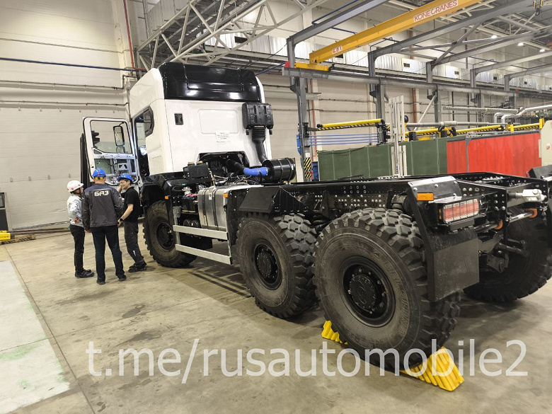 Ağır off-road Tatras'ın Rus alternatifi. Temelde yeni BAZ kamyonları eski Rus MAN fabrikasında toplanmaya başlayacak