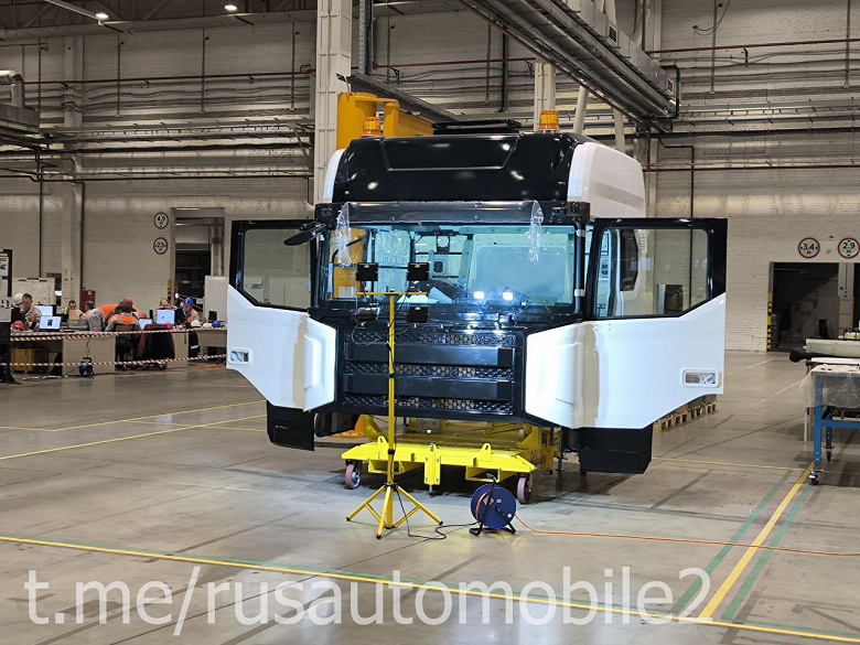 Ağır off-road Tatras'ın Rus alternatifi. Temelde yeni BAZ kamyonları eski Rus MAN fabrikasında toplanmaya başlayacak