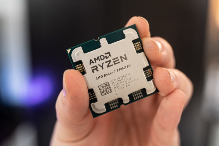 AMD Ryzen 7 7800X3D parmaklarınızın arasında tutuluyor.