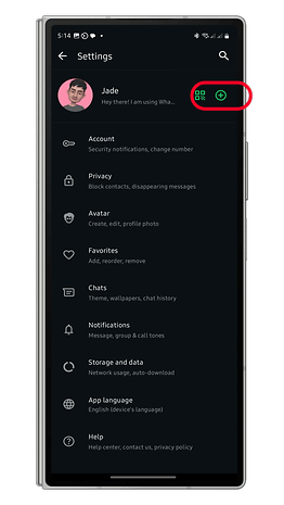 Jade kullanıcısını ve hesap, gizlilik, sohbetler ve bildirim seçeneklerini içeren WhatsApp ayarları ekranı.