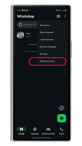 WhatsApp arayüzü, bir menüde 'Hesap değiştir' dahil seçenekleri gösterir.