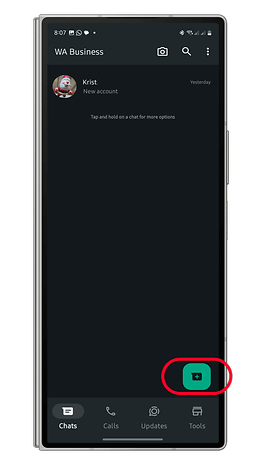 WhatsApp Business'ın 'Krist' ile sohbeti ve yeni sohbet ekleme düğmesini gösteren ekran görüntüsü.
