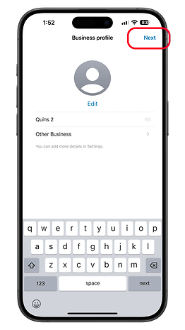 Şirket ayrıntılarını düzenlemeye yönelik alanları ve klavyeyi içeren WhatsApp Business profil ekranı.