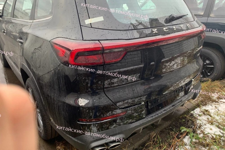 Rus yapımı dört tekerlekten çekişli Chery Tiggo 8 Pro (Xcite X-Cross 8), mevcut Chery Tiggo 8 Pro Max'ten çok daha ucuz, arabalar zaten bayilerde