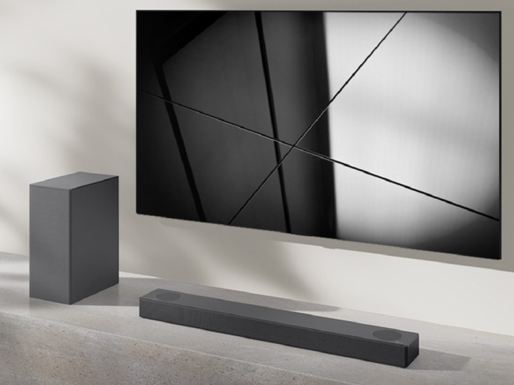 TV'li subwoofer'lı LG S75Q 3.1.2 kanallı soundbar.