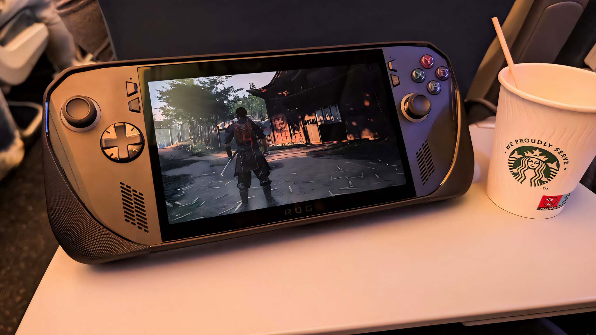 Uçakta ROG Ally X paketi için JSAUX ModCase.