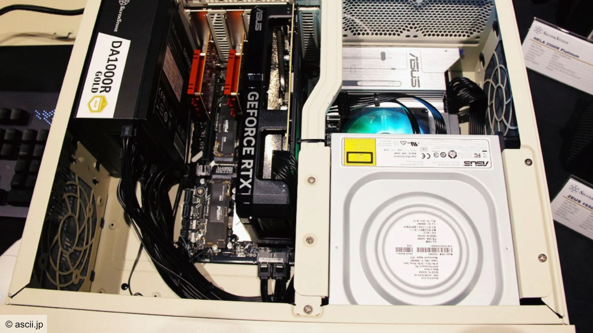 Silverstone FLP01 retro bilgisayar kasası kullanılarak oluşturulmuş bir demo bilgisayar