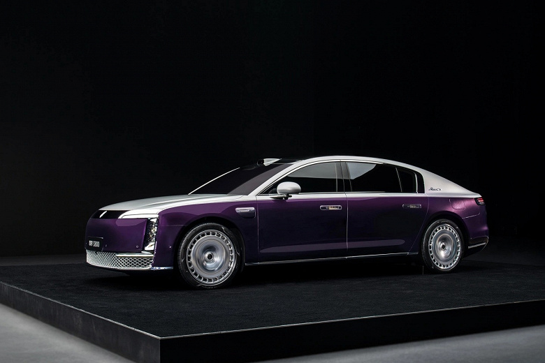 Maybach ve Rolls-Royce'un değiştirilmesi: Huawei ve JAC'tan devasa premium sedan Maextro S800 sunuldu