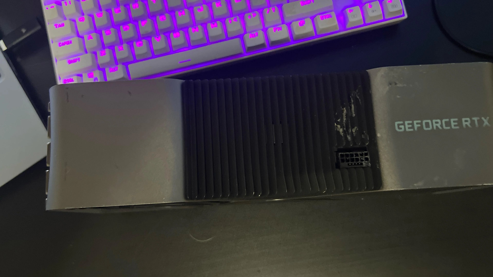 Üstten RTX 4090 Ti prototip GPU'su iddiası