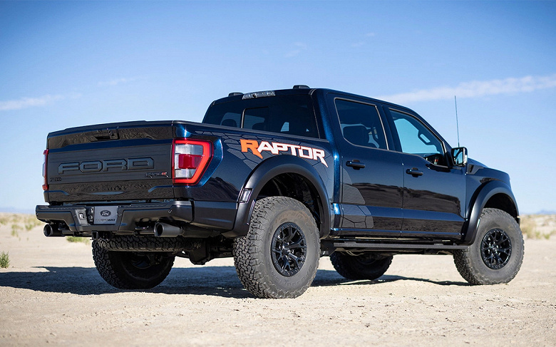 Bir spor otomobilin dinamiğine sahip havalı bir Amerikan SUV Rusya'ya getirildi - bu Ford F-150 Raptor SuperCrew