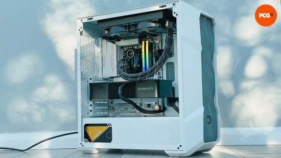 gigabyte-x870-aorus-elite-wifi7-ice-inceleme-iç-beyaz-pc-derlemesi Gigabyte X870 Aorus Elite WiFi7 Ice incelemesi: Beyaz bir oyun bilgisayarı yapısının içindeki anakart.